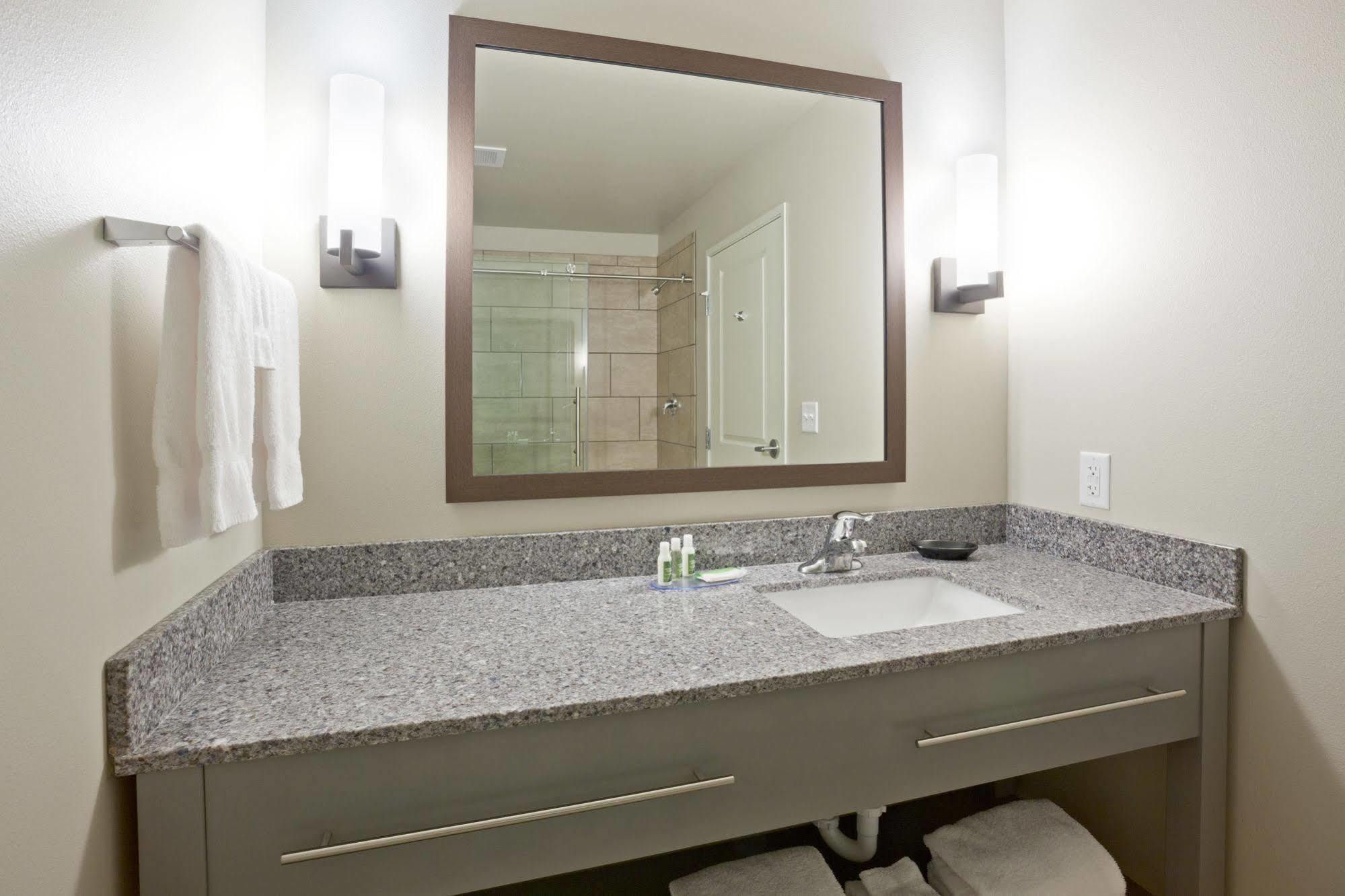 Grandstay Hotel & Suites Valley City Bagian luar foto