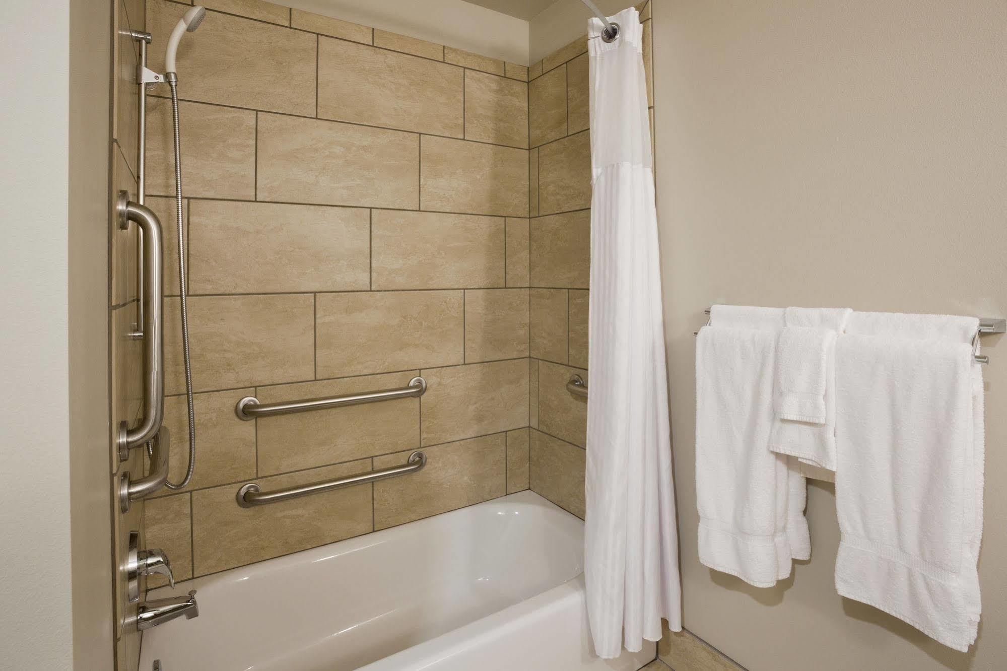 Grandstay Hotel & Suites Valley City Bagian luar foto