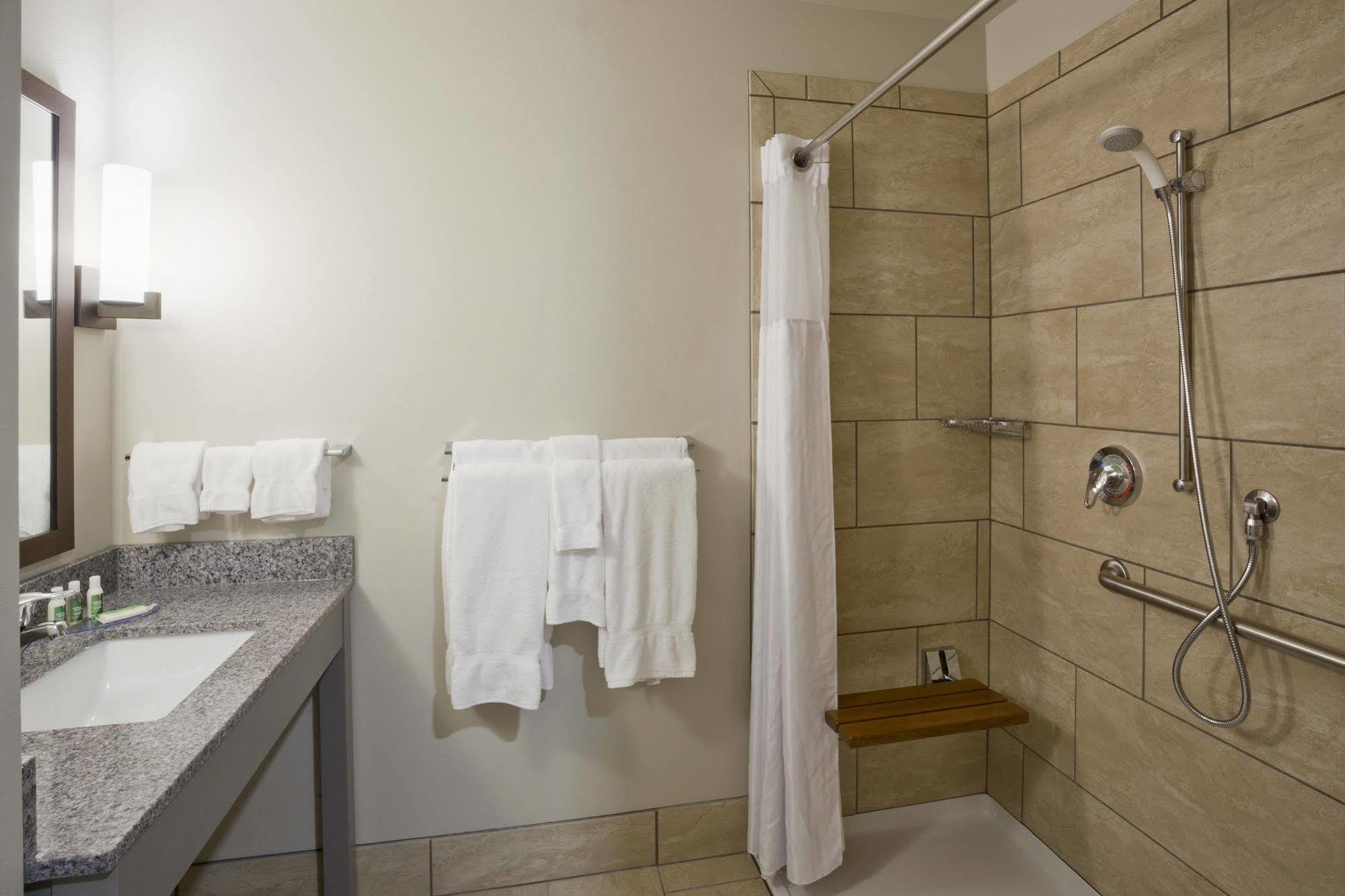 Grandstay Hotel & Suites Valley City Bagian luar foto