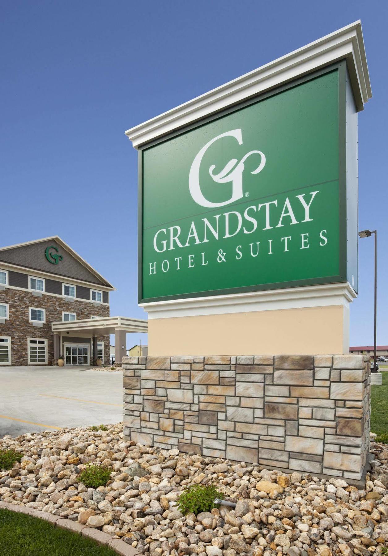 Grandstay Hotel & Suites Valley City Bagian luar foto