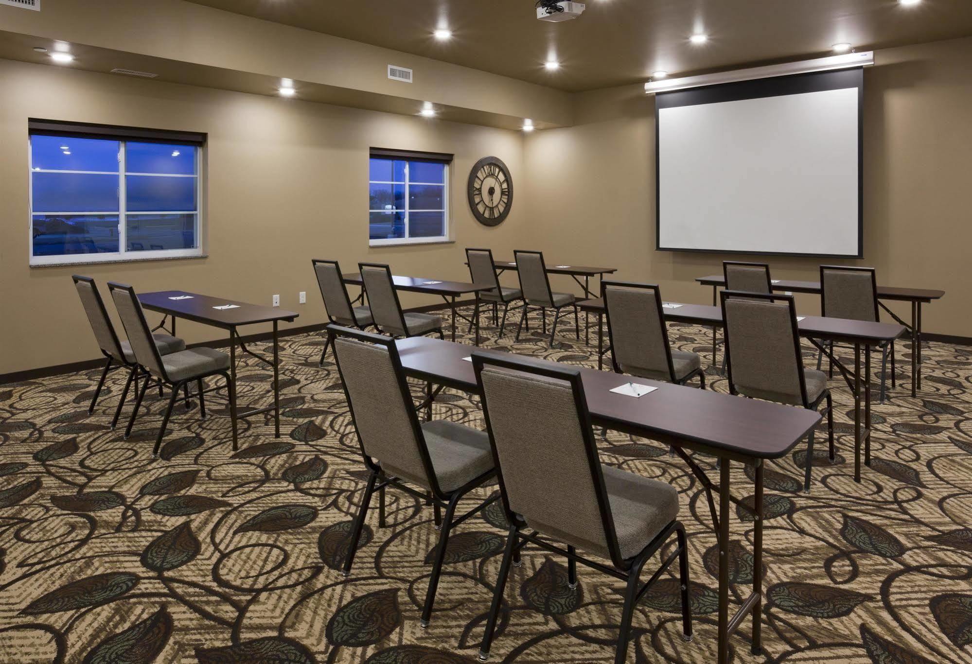 Grandstay Hotel & Suites Valley City Bagian luar foto