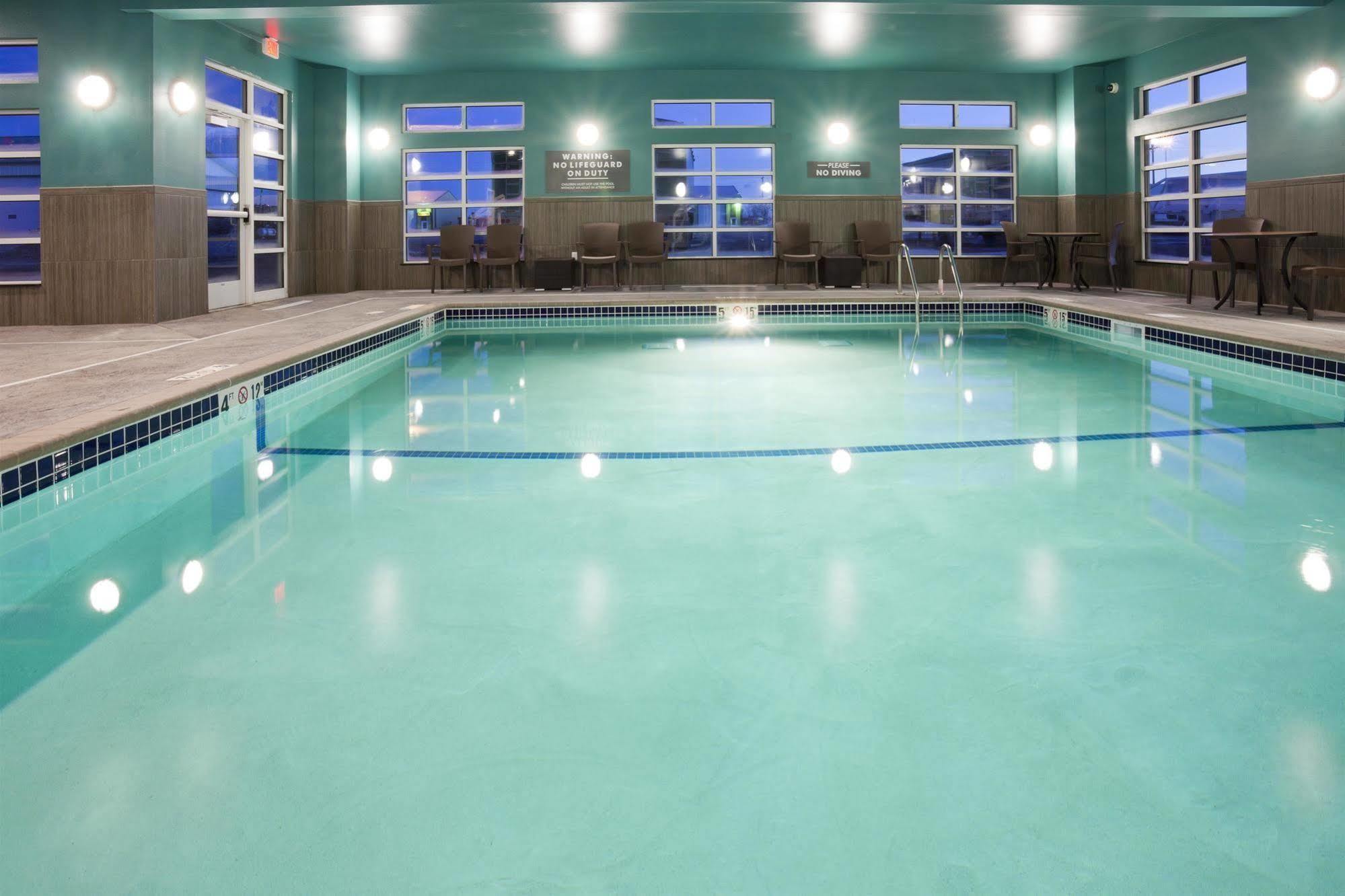 Grandstay Hotel & Suites Valley City Bagian luar foto