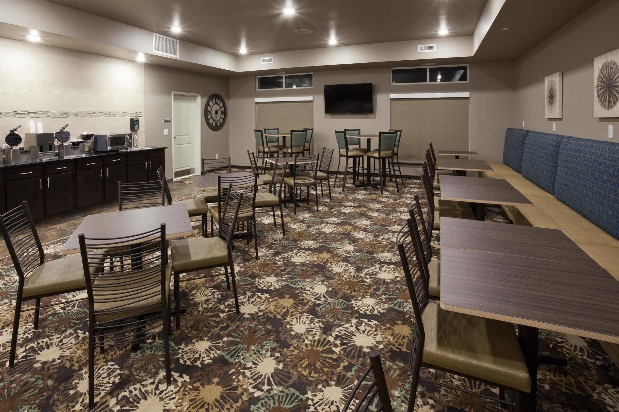 Grandstay Hotel & Suites Valley City Bagian luar foto